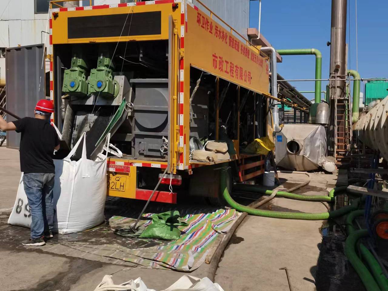 红旗淤泥压干处理